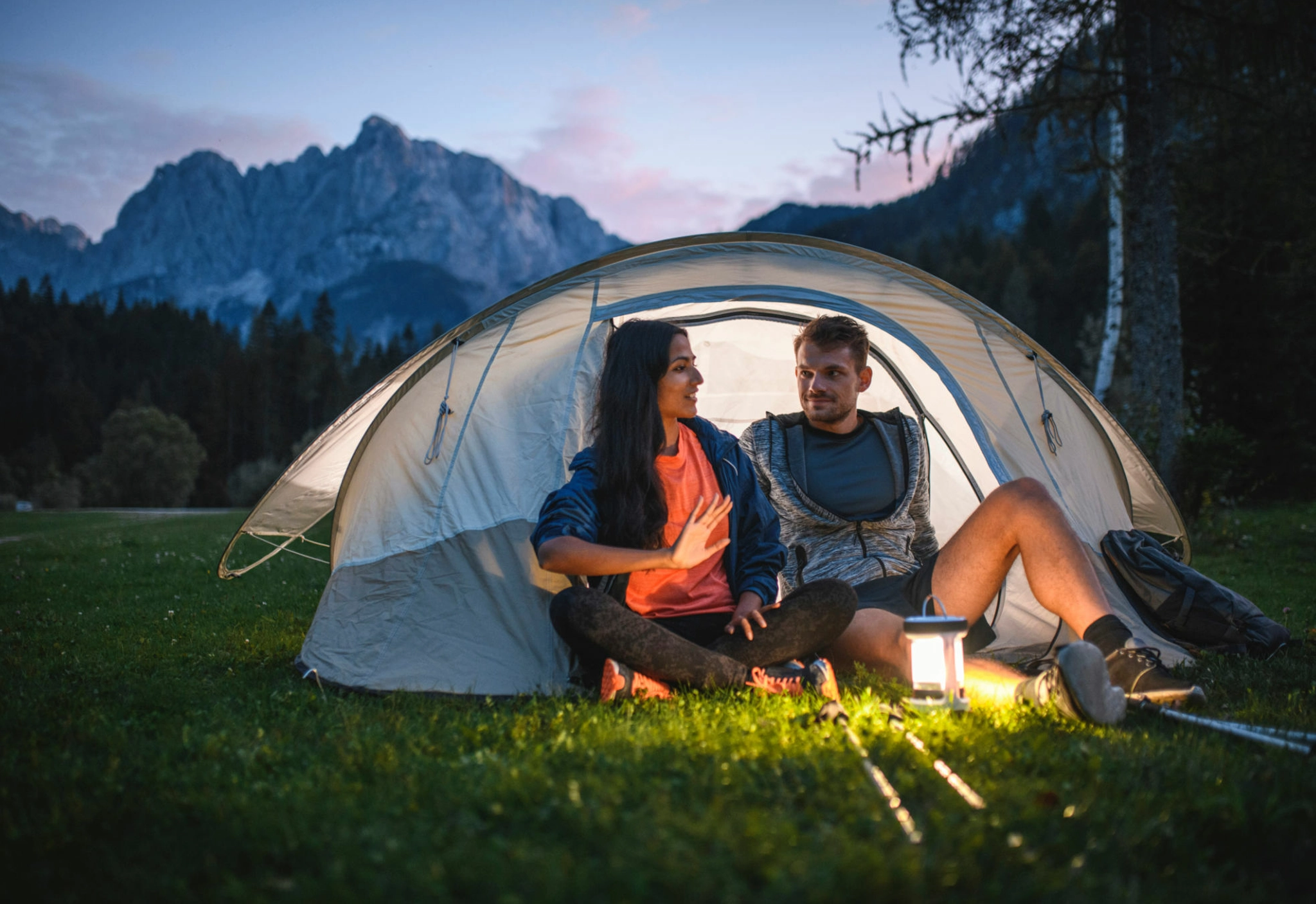 folding beach tent        
        <figure class=